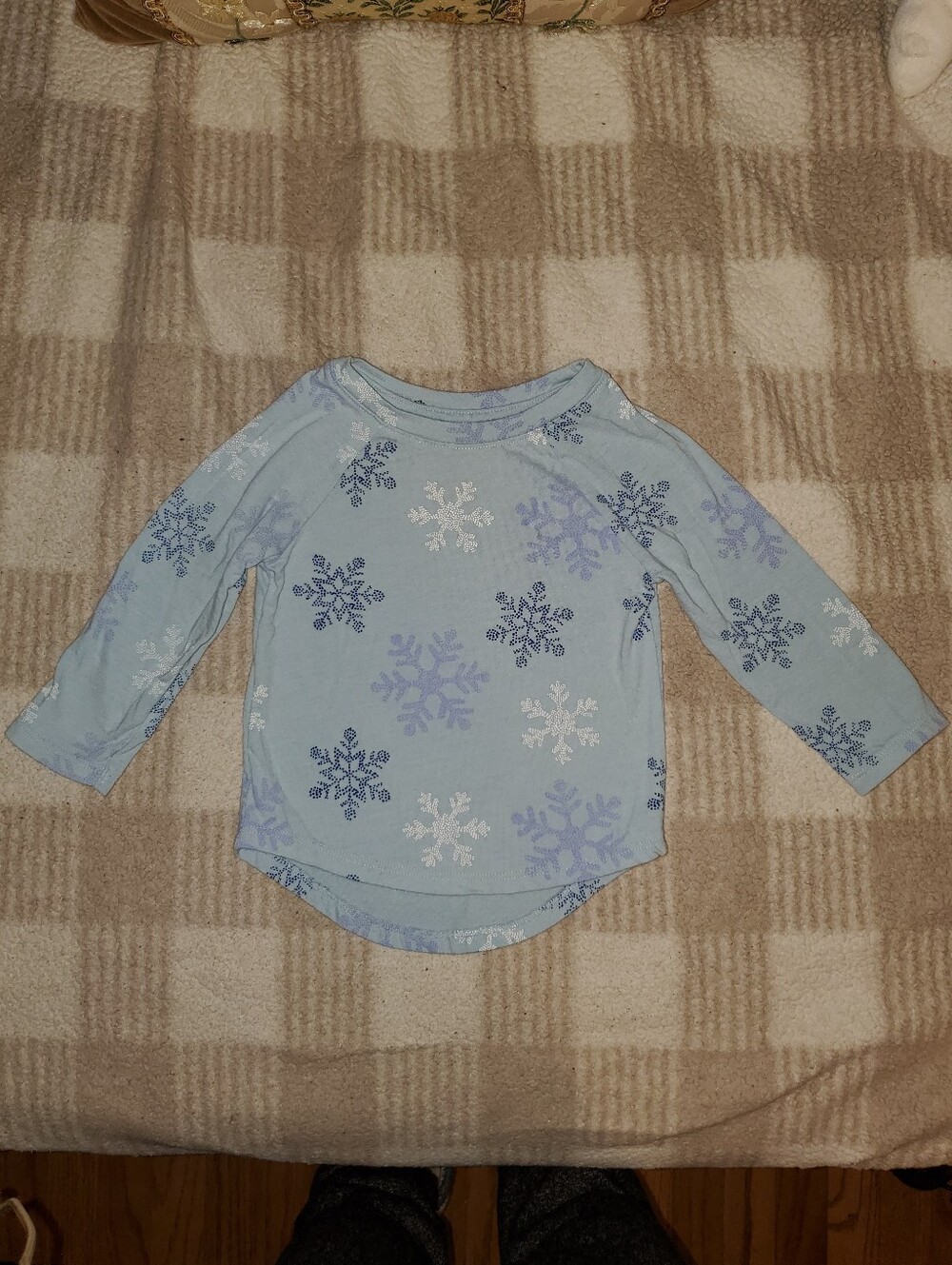 5 for $25 | Cat & Jack Snowflakes Graphic Long Sleeve Tee